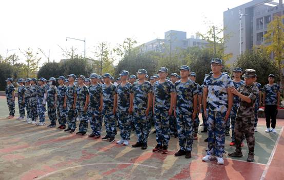 学生记者 卢小雨 (2)