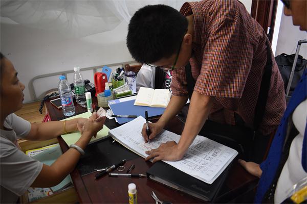 学生记者 张润佶 (6).jpg