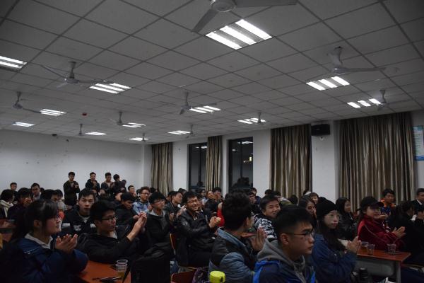 12.9 相声专场活动 见习记者邹梦阳 (2).jpg