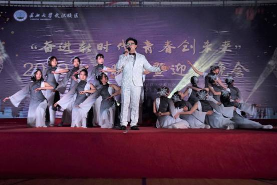 学生记者 刘昊 (18)