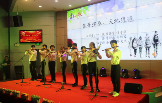 (新闻定稿)油工院举行2017届毕业生晚会136.png